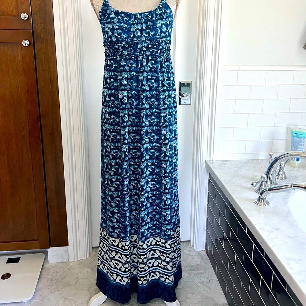 Max Studio maxi. Size small but fits small/medium. Stretchy fabric. Like new.